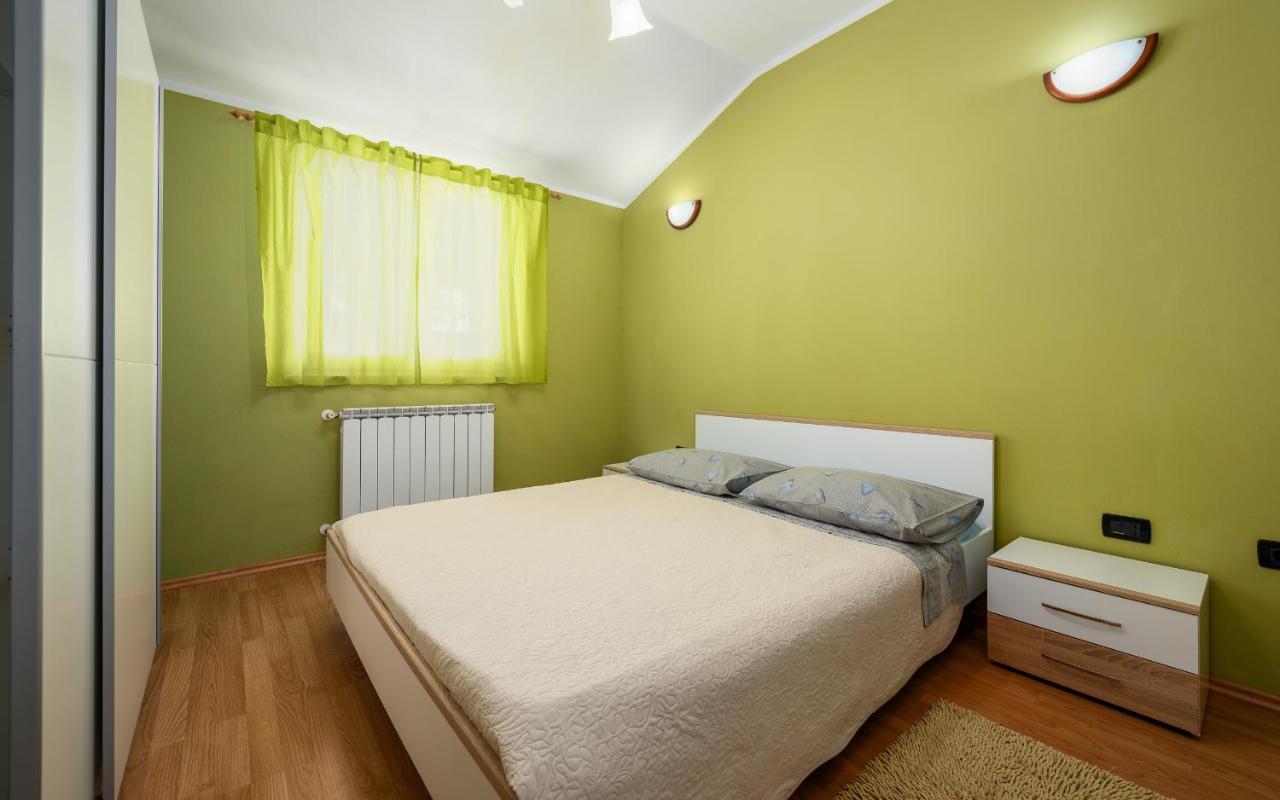 House Semy With Private Pool Villa Pazin Bagian luar foto