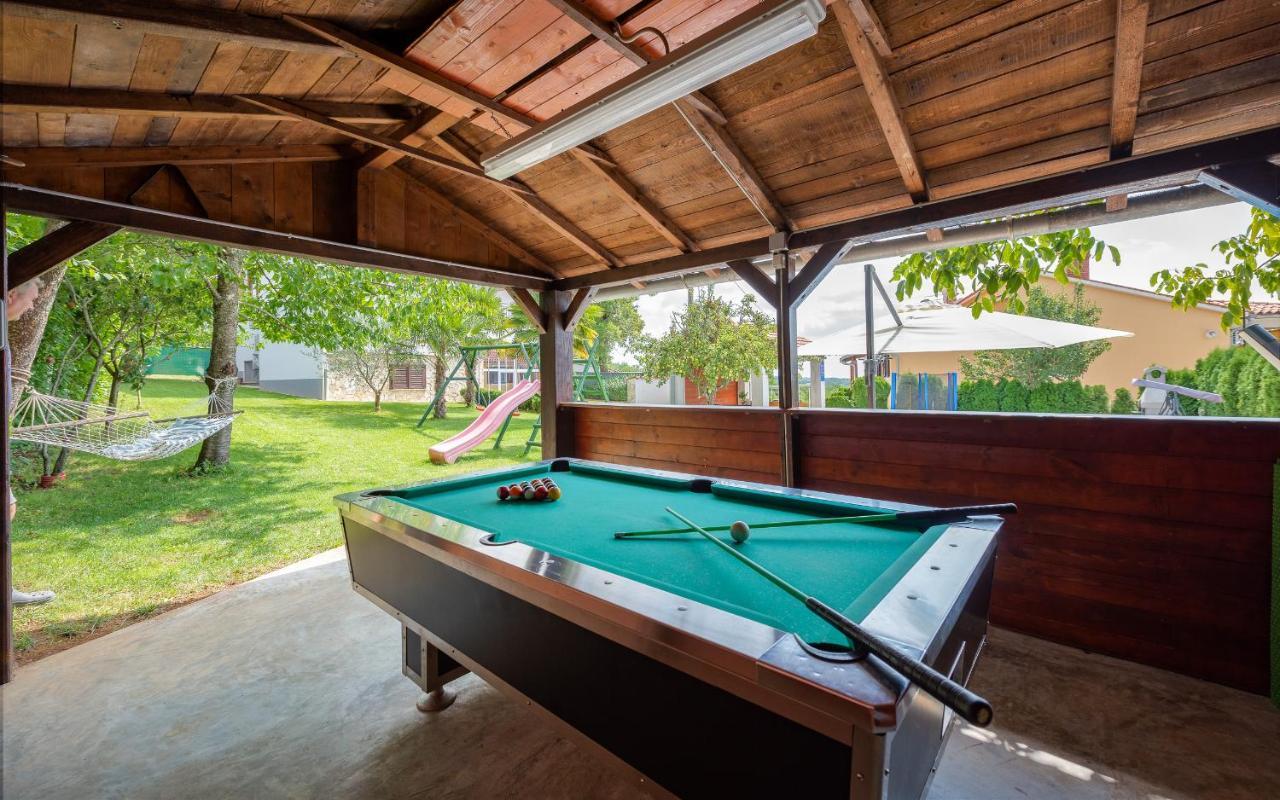 House Semy With Private Pool Villa Pazin Bagian luar foto
