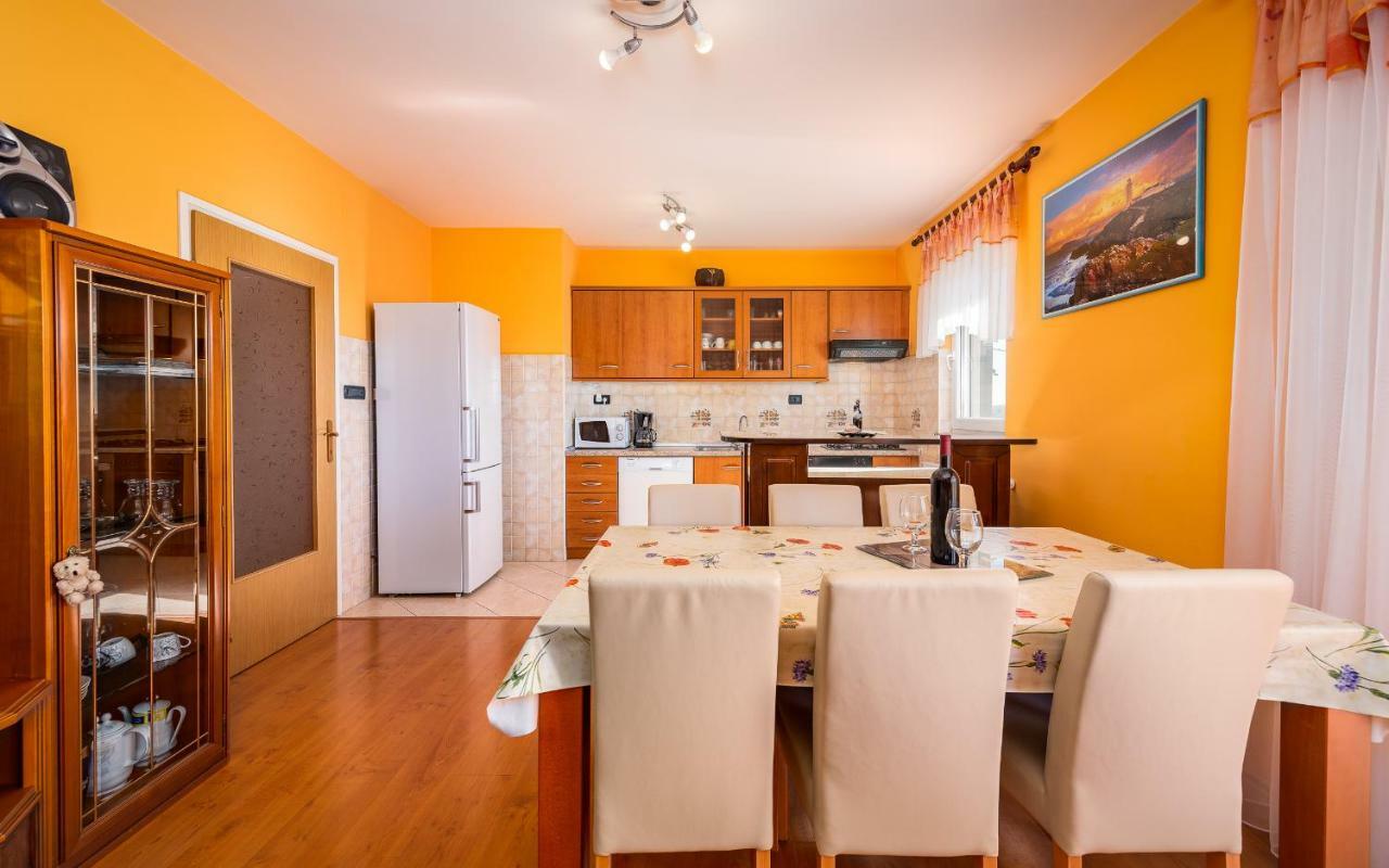 House Semy With Private Pool Villa Pazin Bagian luar foto