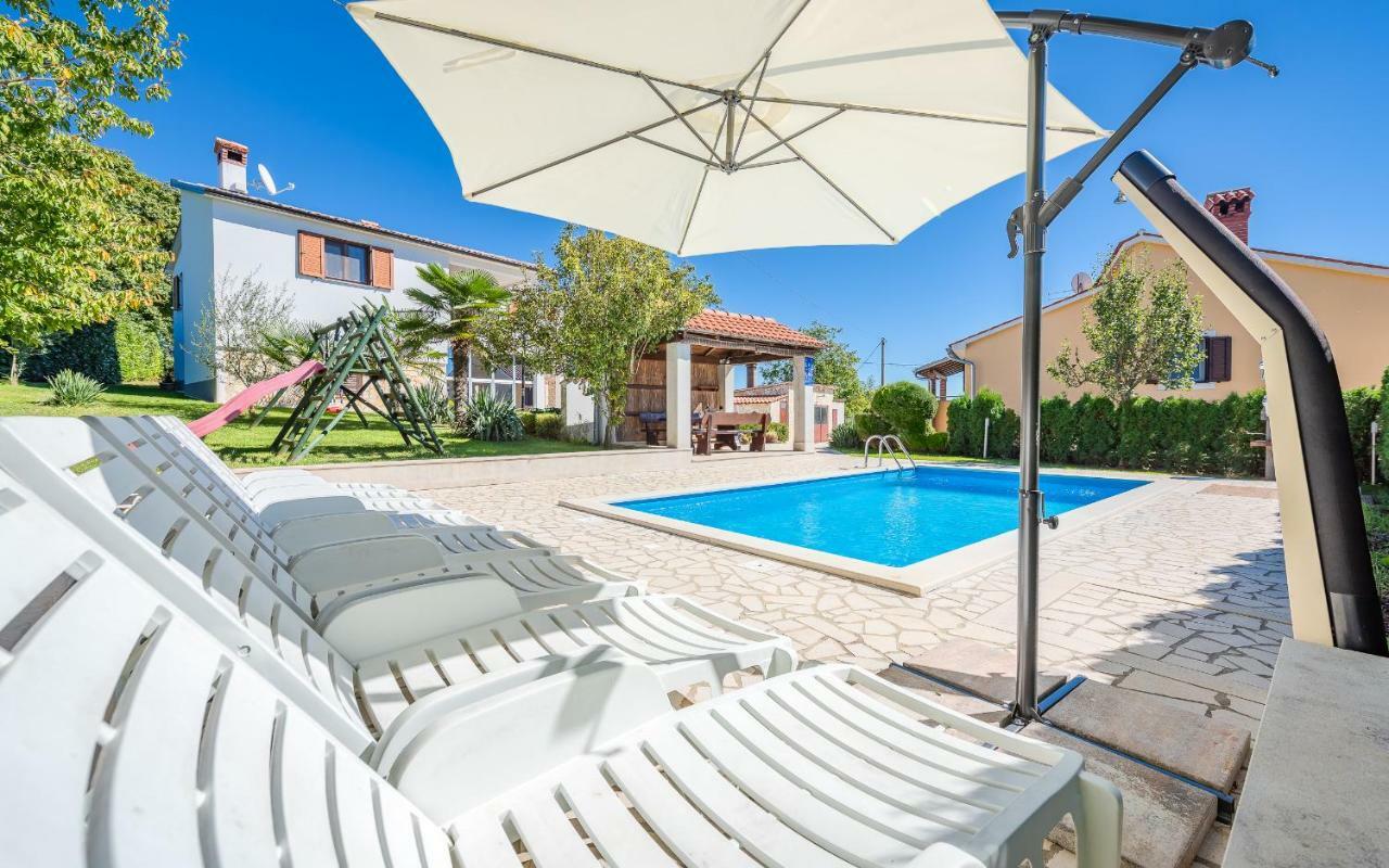 House Semy With Private Pool Villa Pazin Bagian luar foto